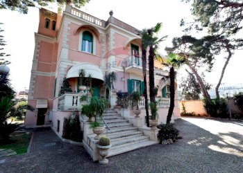 Casa all\'aperto - Locale Commerciale Corso Alcide De Gasperi
 
330, Bari - foto 1