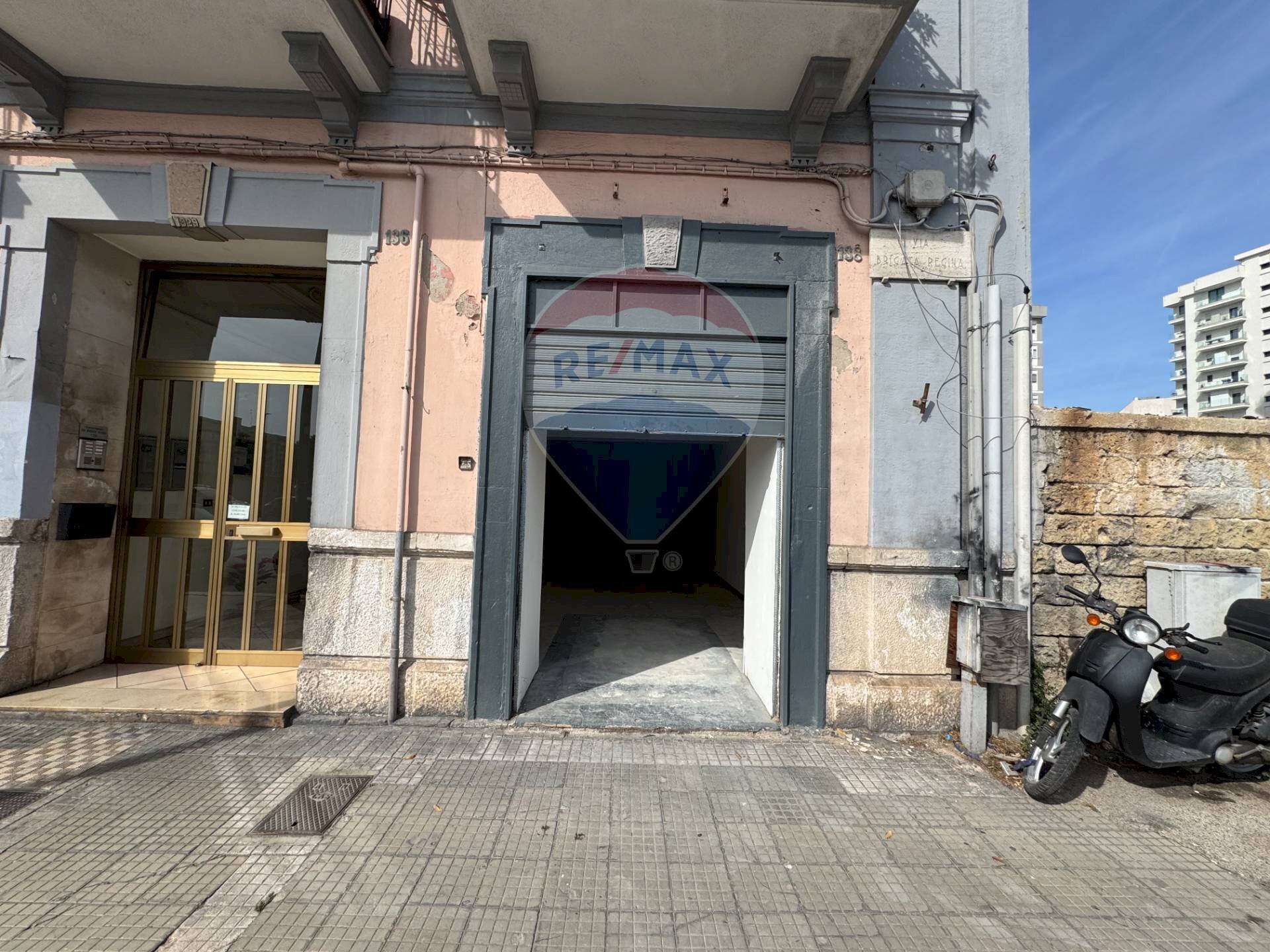 Edificio all\'aperto - Commercial Premises Via Brigata Regina
 
136, Bari - photo 1