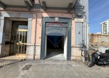Edificio all\'aperto - Locale Commerciale Via Brigata Regina
136, Bari - foto 1