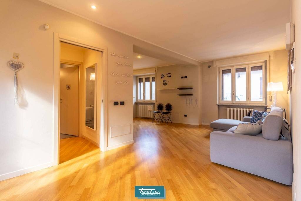 Salone - Villa via Brunelli Maioni, 59, Borgomanero - foto 2