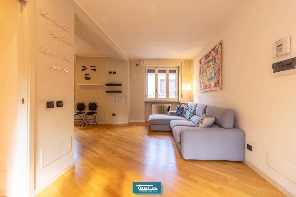 Salone - Villa via Brunelli Maioni, 59, Borgomanero - foto 3