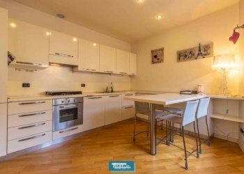 Cucina - Villa via Brunelli Maioni, 59, Borgomanero - foto 7