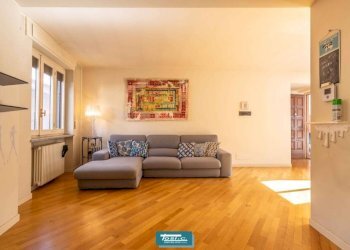 Salone - Villa via Brunelli Maioni, 59, Borgomanero - foto 9