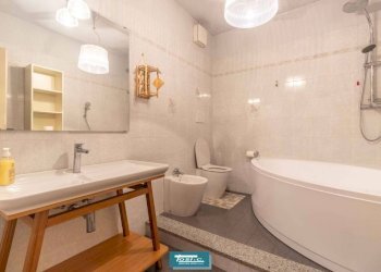 Bagno - Villa via Brunelli Maioni, 59, Borgomanero - foto 12