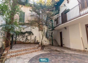 Cortile interno - Villa via Brunelli Maioni, 59, Borgomanero - foto 33