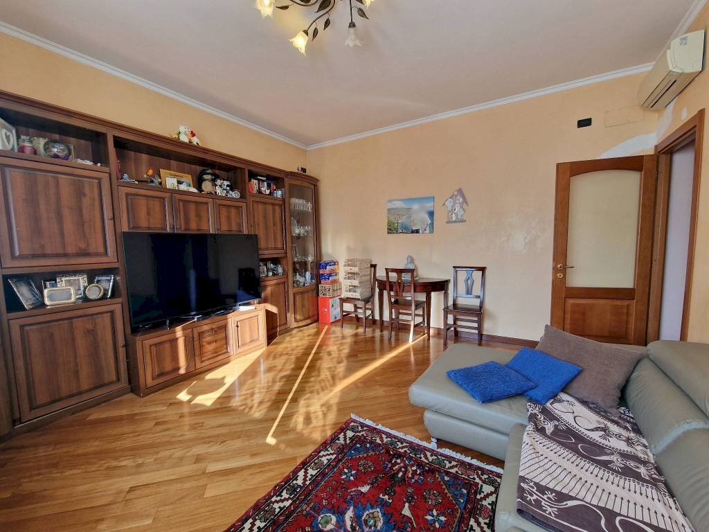 Salone - Quadrilocale via Graziella Giuffrida, 11, Genova (zona Sampierdarena) - foto 1