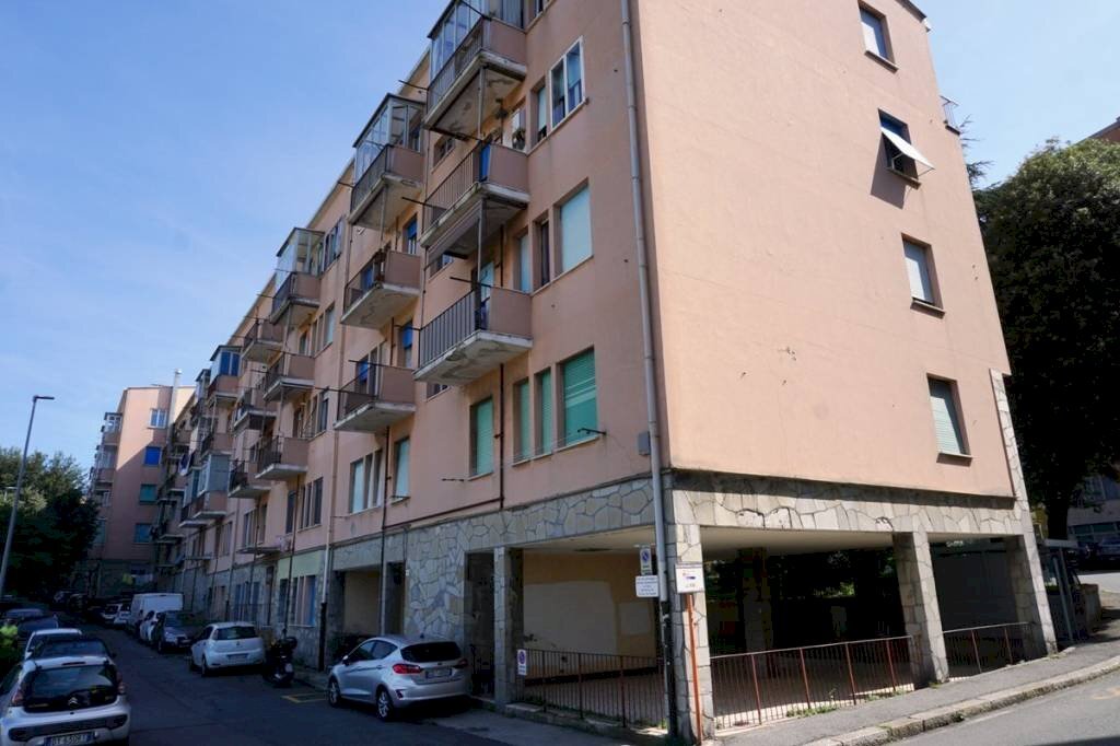 Facciata - Trilocale via San Bartolomeo del Fossato, 100, Genova (zona Sampierdarena) - foto 1