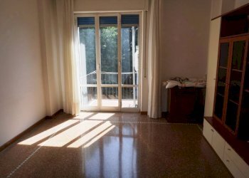 Salone - Trilocale via San Bartolomeo del Fossato, 100, Genova (zona Sampierdarena) - foto 4