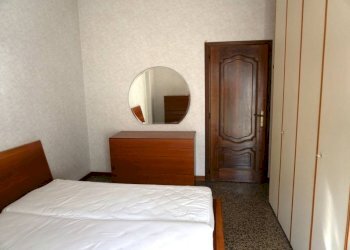 Camera da letto - Trilocale via San Bartolomeo del Fossato, 100, Genova (zona Sampierdarena) - foto 9