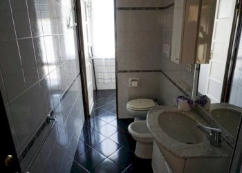 Bagno - Trilocale via San Bartolomeo del Fossato, 100, Genova (zona Sampierdarena) - foto 13