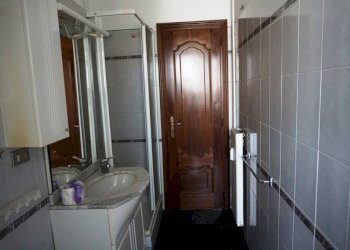 Bagno - Trilocale via San Bartolomeo del Fossato, 100, Genova (zona Sampierdarena) - foto 14