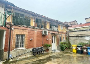 Facciata - Bilocale via Andrea Mensa, 29, Venaria Reale - foto 1