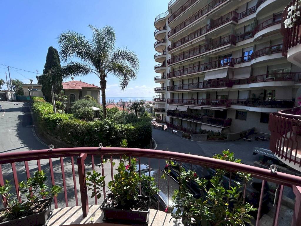 Balcone - Appartamento via Virgilio, 19, Bordighera - foto 3