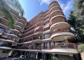 Facciata - Appartamento via Virgilio, 19, Bordighera - foto 28