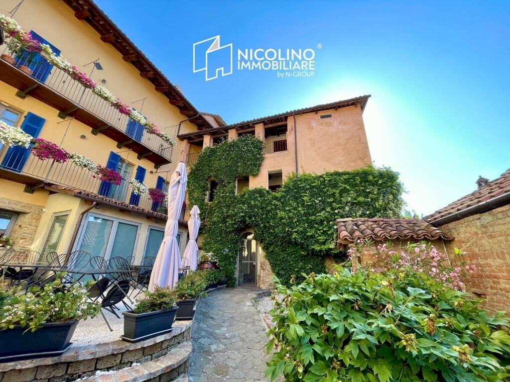 Facciata - Casa indipendente via Silvano, 6, Monforte d'Alba - foto 1