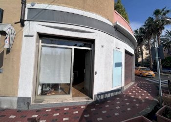 Facciata - Negozio corso Europa, 1, Bordighera - foto 2