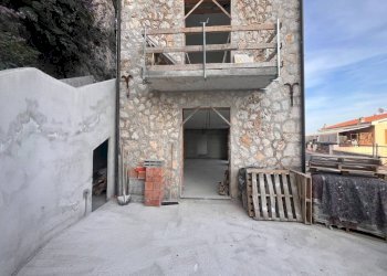 Facciata - Bilocale corso Mentone, 48, Ventimiglia - foto 7