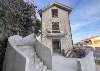 Facciata - Bilocale corso Mentone, 48, Ventimiglia - foto 8