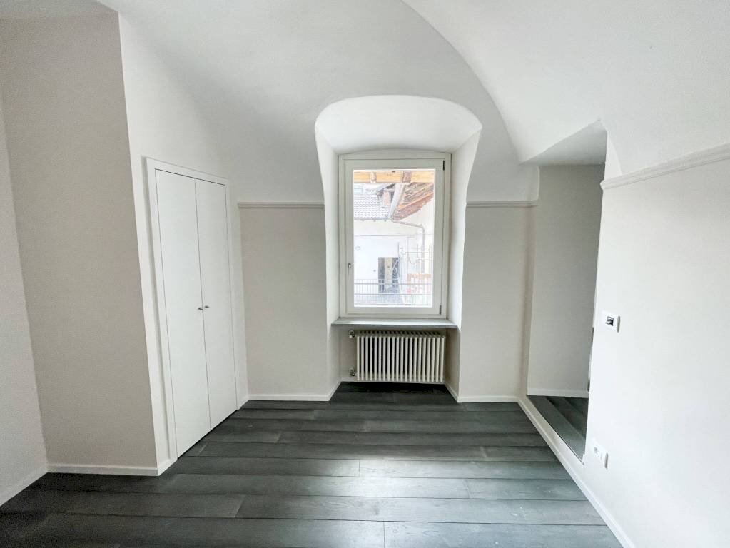 Soggiorno - Four-room apartment piazza Vincenzo Virginio, 9, Cuneo (neighborhood Centro) - photo 2