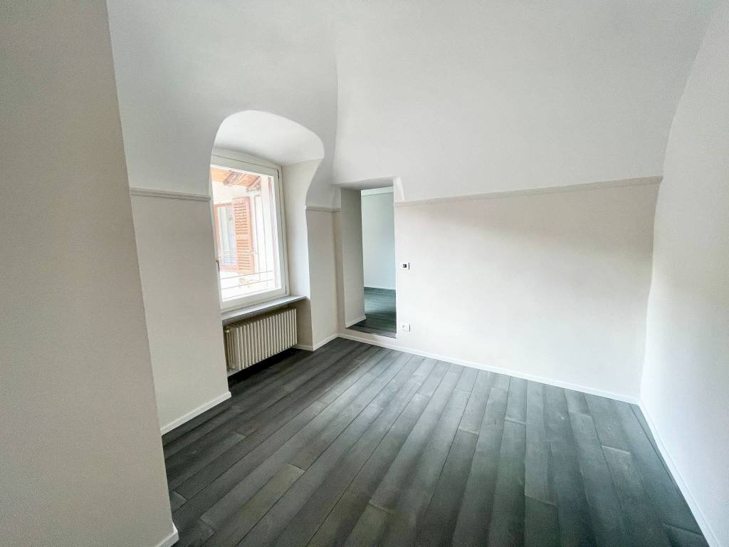 Soggiorno - Four-room apartment piazza Vincenzo Virginio, 9, Cuneo (neighborhood Centro) - photo 3