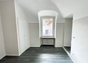 Soggiorno - Quadrilocale piazza Vincenzo Virginio, 9, Cuneo (zona Centro) - foto 2