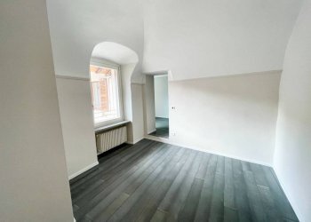 Soggiorno - Quadrilocale piazza Vincenzo Virginio, 9, Cuneo (zona Centro) - foto 3