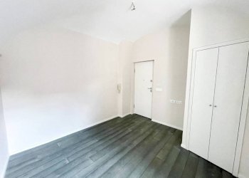 Soggiorno - Quadrilocale piazza Vincenzo Virginio, 9, Cuneo (zona Centro) - foto 4