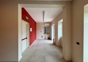 Ingresso - Appartamento via Giuseppe Garibaldi, 14, Monforte d'Alba - foto 3