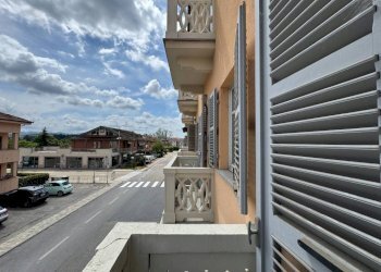 Balcone - Appartamento via Giuseppe Garibaldi, 14, Monforte d'Alba - foto 9