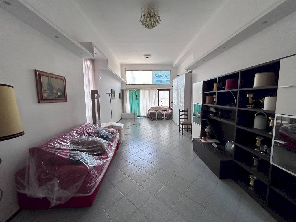 Interno non residenziale - Negozio via Giacomo Matteotti, 21, Bordighera - foto 3