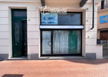 Ingresso - Negozio via Giacomo Matteotti, 21, Bordighera - foto 1