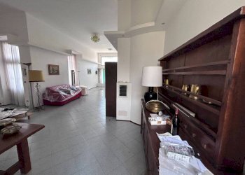 Interno non residenziale - Negozio via Giacomo Matteotti, 21, Bordighera - foto 5