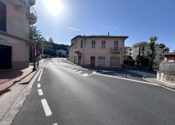 Zona - Negozio via Giacomo Matteotti, 21, Bordighera - foto 13