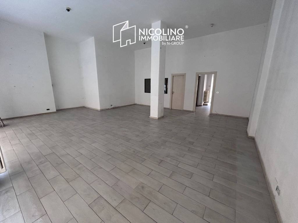 Interno non residenziale - Negozio via Giovanni Schiaparelli, 4, Cuneo (zona Centro) - foto 1