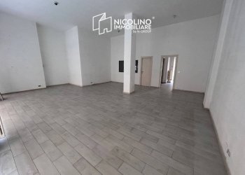 Interno non residenziale - Negozio via Giovanni Schiaparelli, 4, Cuneo (zona Centro) - foto 1