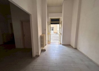 Interno non residenziale - Negozio via Giovanni Schiaparelli, 4, Cuneo (zona Centro) - foto 14