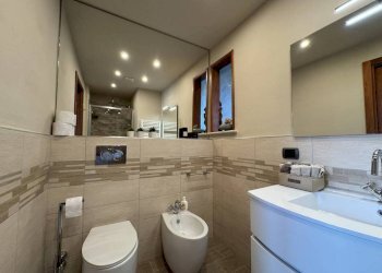 Bagno - Villa Frazione San Bartolomeo, 76, Cherasco - foto 32