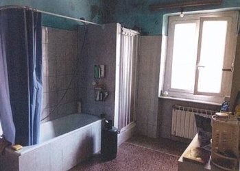 Bagno - Appartamento all'asta via Pino di Murta, 9, Genova (zona Bolzaneto) - foto 8