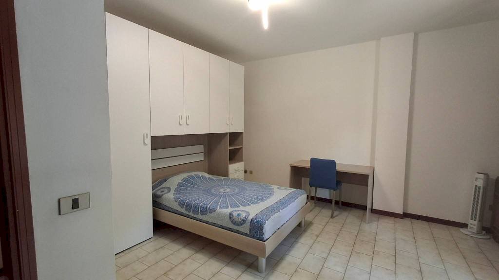 Camera da letto - Quadrilocale via Alessandro Corticelli, 29, Bologna (zona Mazzini) - foto 2