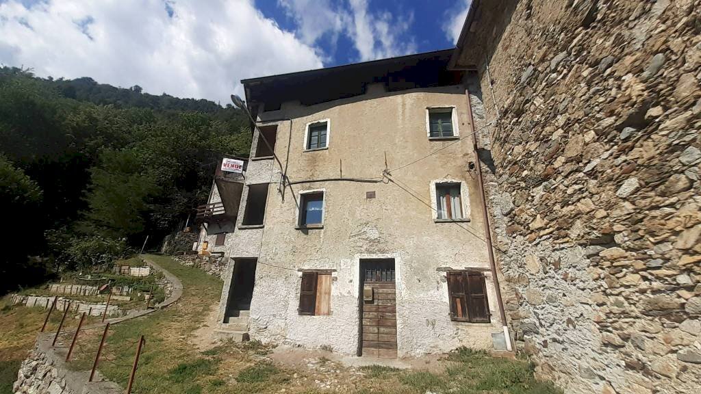 Facciata - Casa indipendente via Sant'Abbondio, Tresivio - foto 2