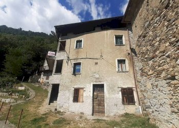 Facciata - Casa indipendente via Sant'Abbondio, Tresivio - foto 2