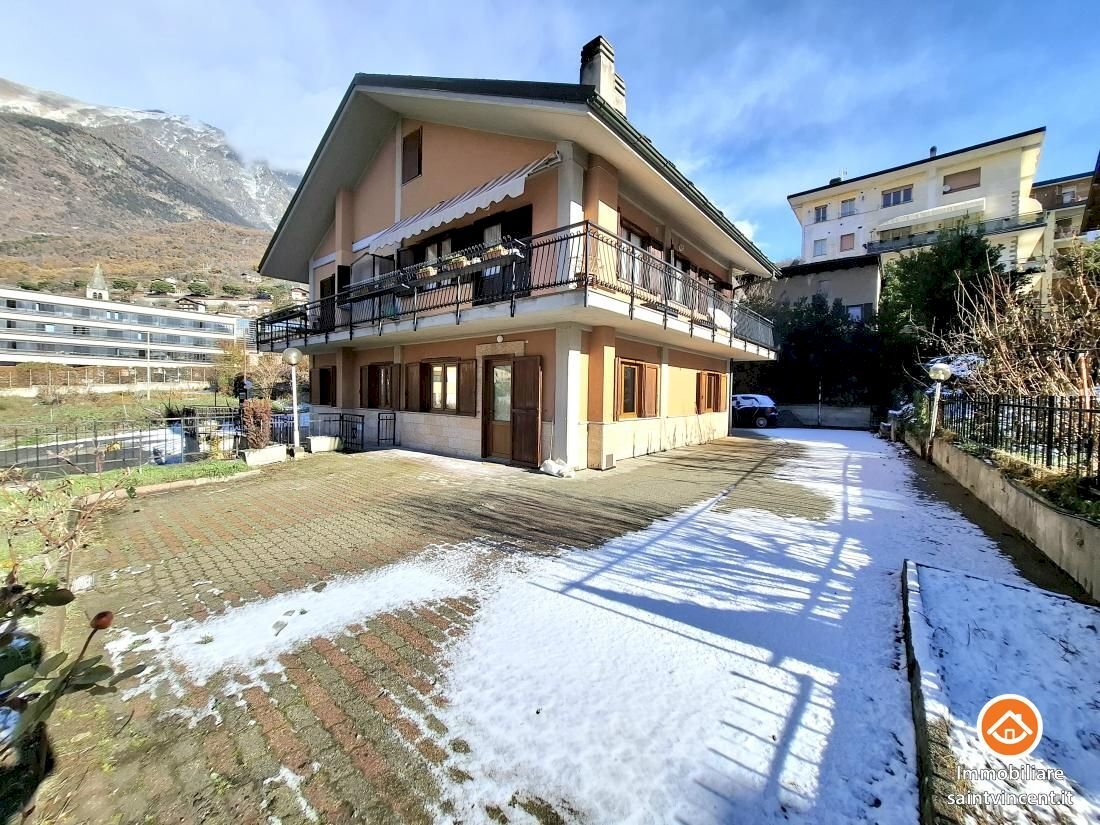 Apartment Via Monsignor Alliod 17, Saint-Vincent - photo 1
