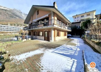 Apartment Via Monsignor Alliod 17, Saint-Vincent - photo 1