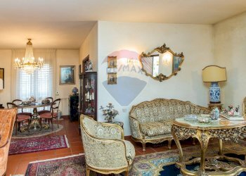 Sala da pranzo - Villa a Schiera via case nuove
 
50, Mascalucia - foto 9