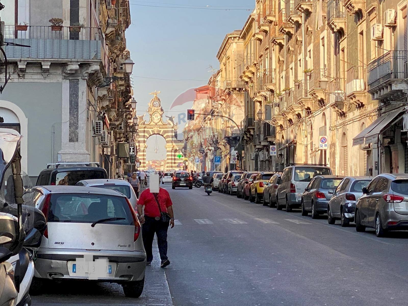 Edificio all\'aperto - Box via Garibaldi
 
269, Catania - foto 2