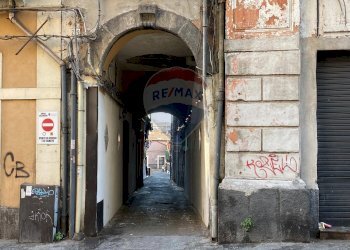 Edificio all\'aperto - Box via Garibaldi
 
269, Catania - foto 11
