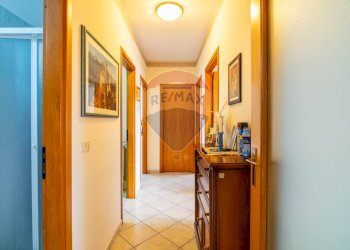 Hall / corridoio - Four-room apartment Via Calatafimi
 
20, San Giovanni la Punta - photo 14