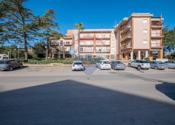 Edificio all\'aperto - Locale Commerciale Via Bouganvillea
20, Caltagirone - foto 16