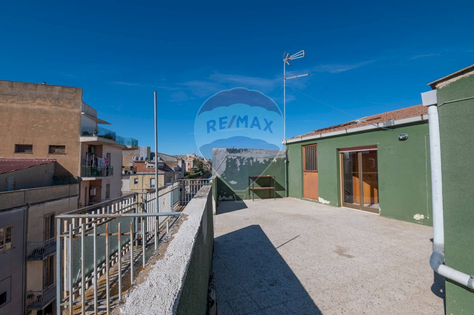 Terrazza - Attic via madonna della via
 
37, Caltagirone - photo 1