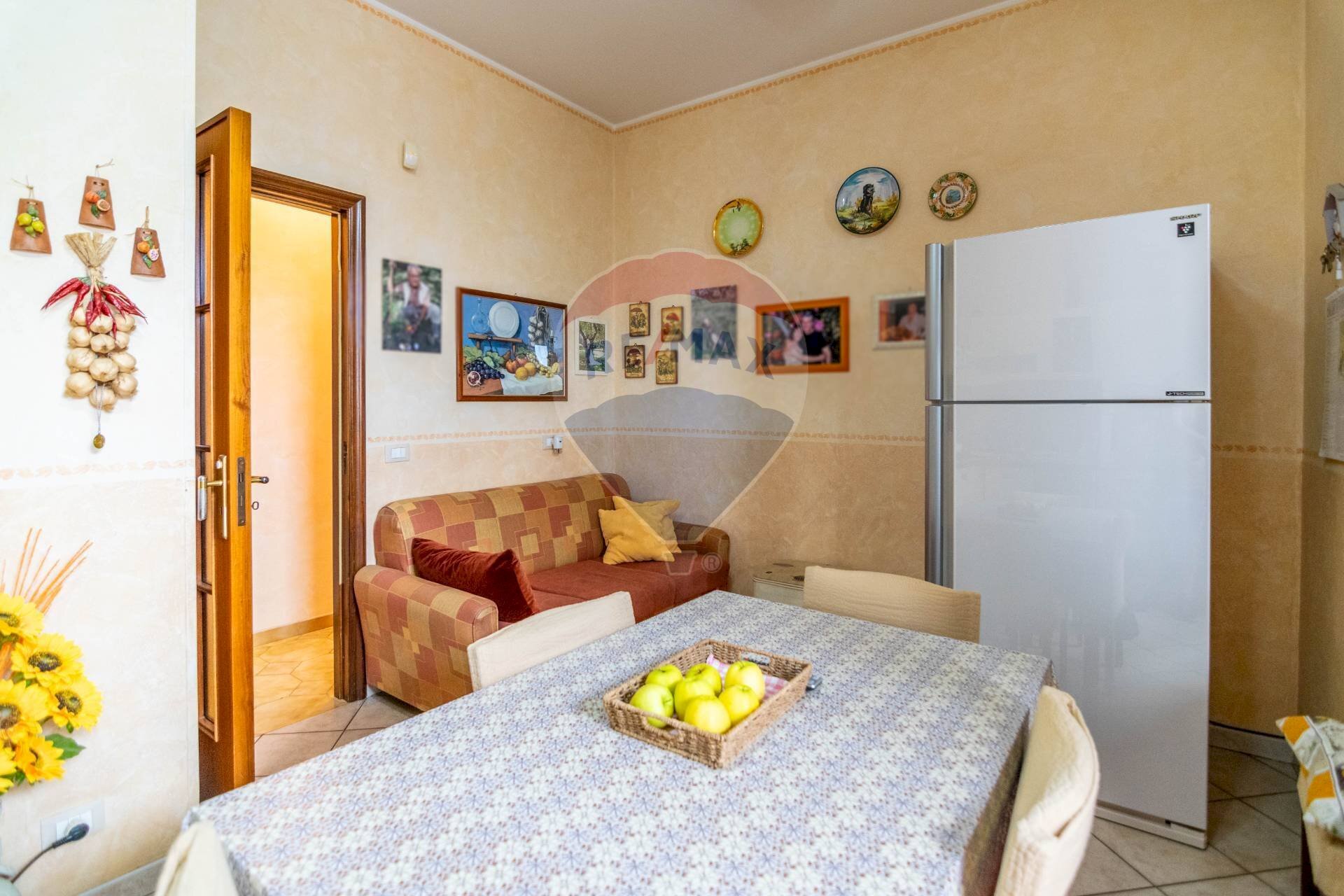 Sala da pranzo - Villa Bifamiliare via caramme
 
24, Valverde - foto 2